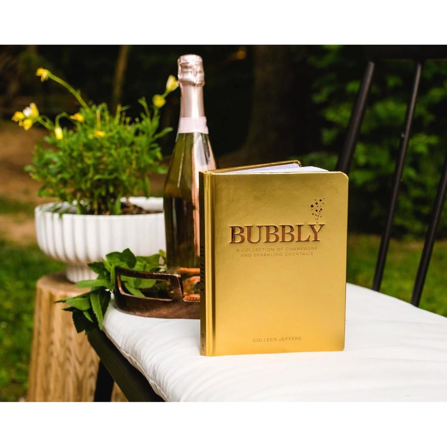 Bubbly: A Collection of Champagne and Sparkling Cocktails