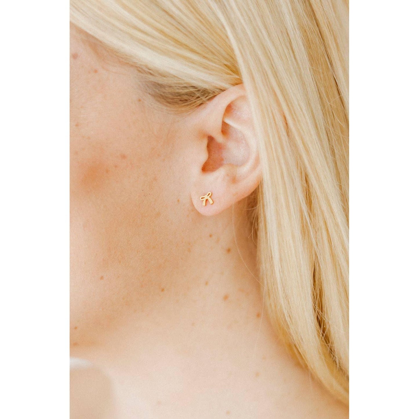 Screwback Stud Earrings - Ruby Bow
