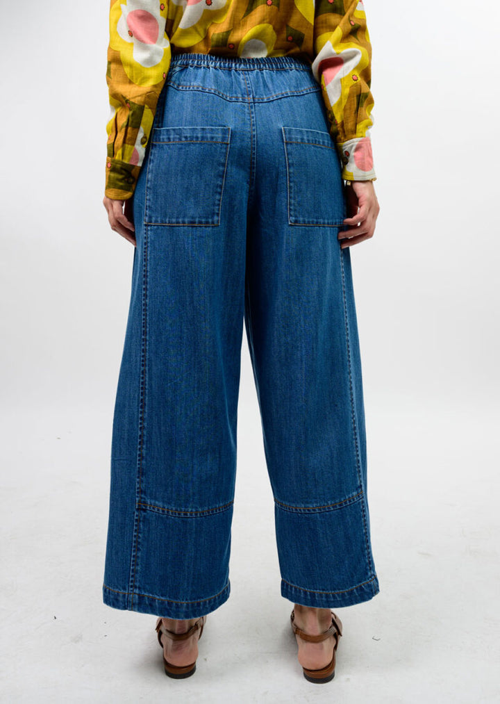 Ivy Jane Barrel Jean in indigo featuring a modern, slightly slouched fit and tapered ankle.