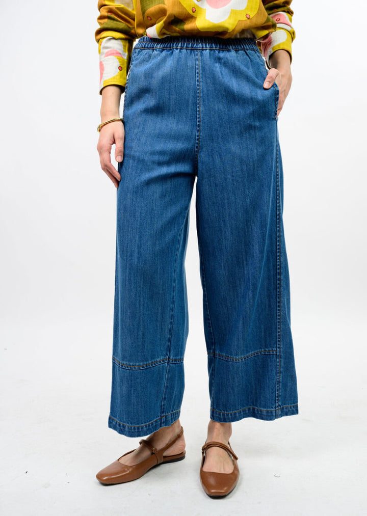 Ivy Jane Barrel Jean in indigo featuring a modern, slightly slouched fit and tapered ankle.
