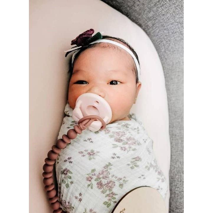 Itzy Ritzy Sweetie Strap™ Silicone One-Piece Pacifier Clips