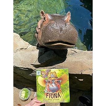 Fiona Helps a Friend (A Fiona the Hippo Book)
