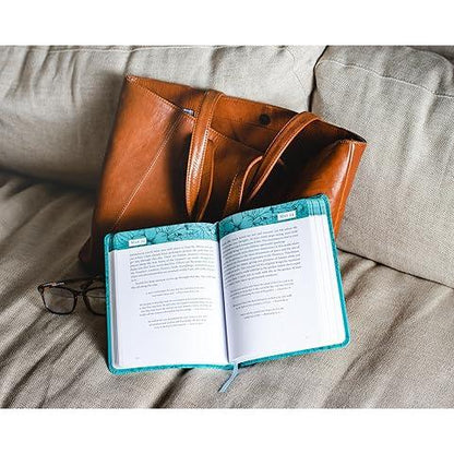 Jesus Calling, Large Text Teal Leathersoft, with Full Scriptures: Enjoying Peace in His Presence (A 365-Day Devotional)