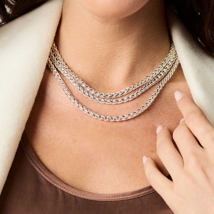 Julie Vos Cobblestone silver link necklace worn by model