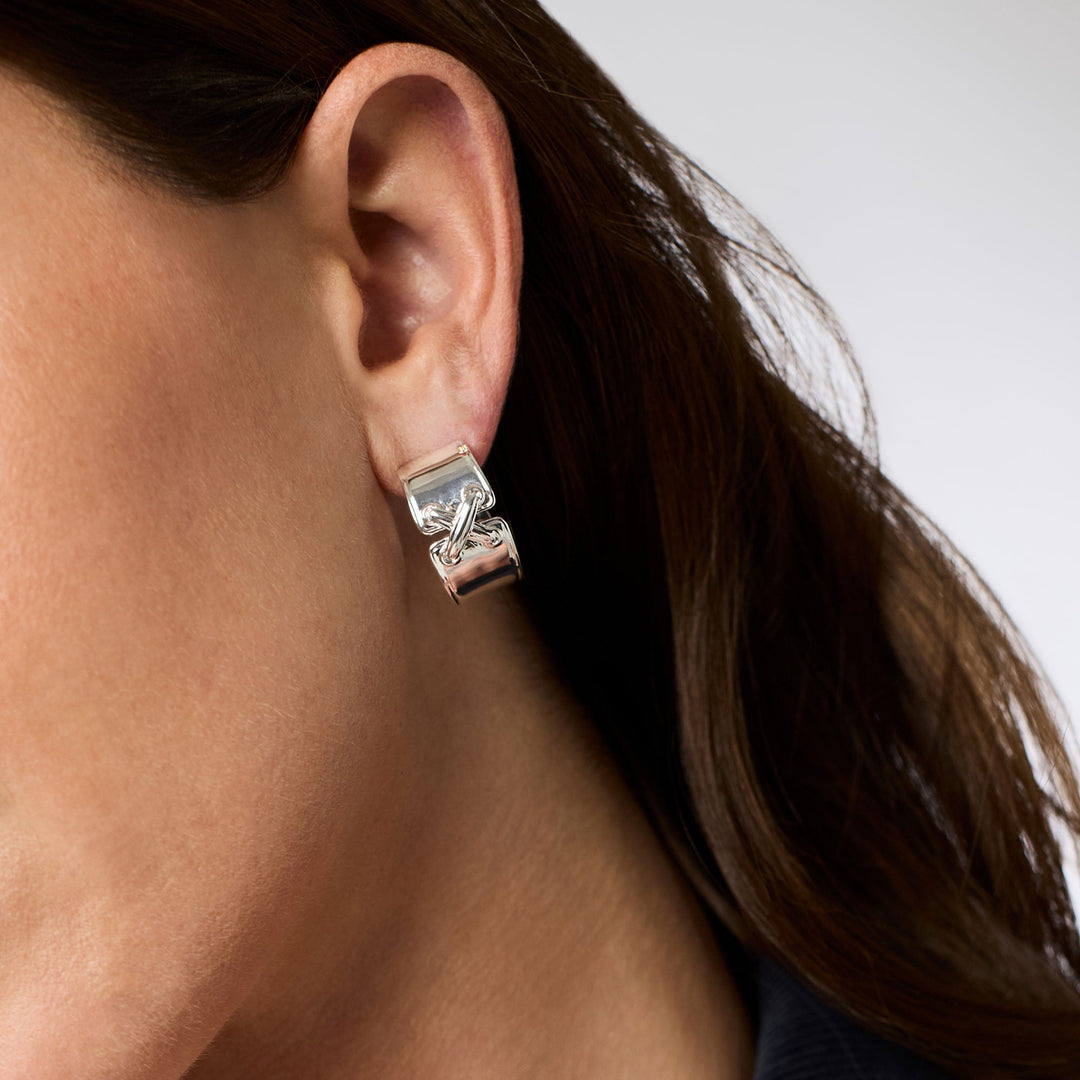 Julie Vos Essex small silver hoops worn by model