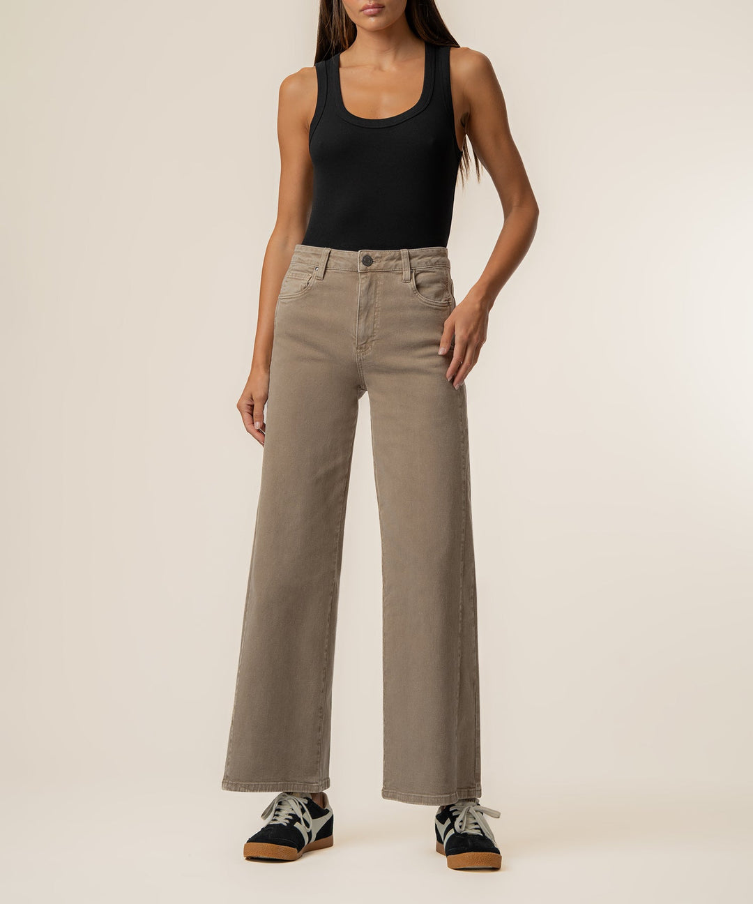 Kut from the Kloth Meg High Rise Wide Leg Side Panel in Milk Tea – front view