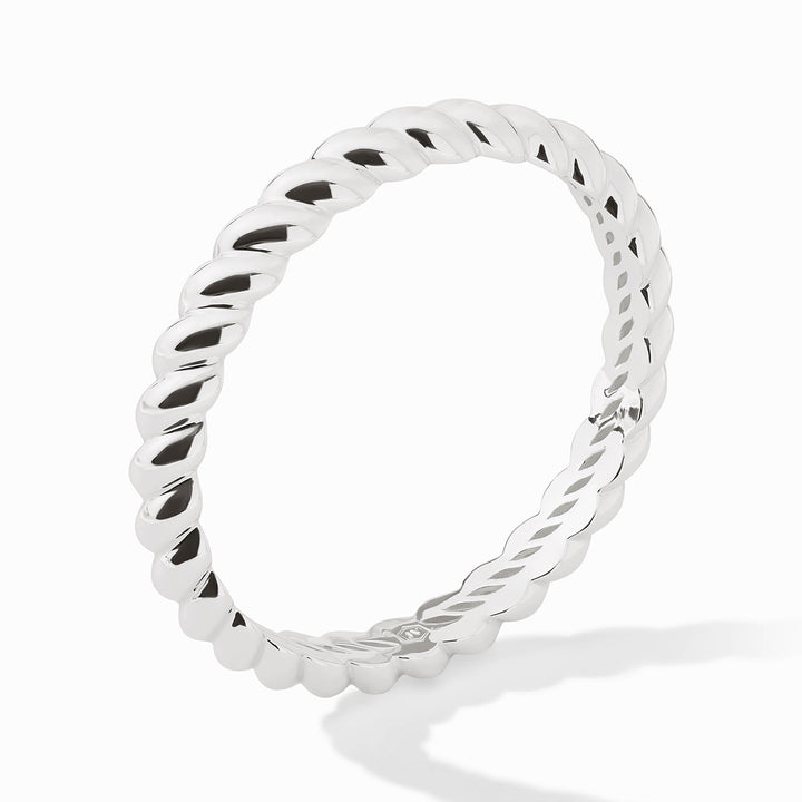Side view of the Julie Vos Ravello silver rope bangle showcasing its sculptural dimension.