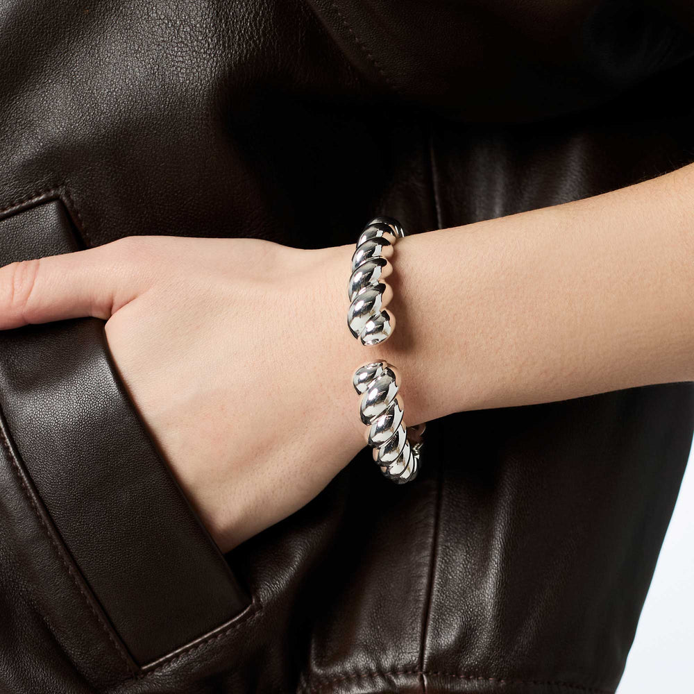 Julie Vos Ravello silver rope cuff bracelet on the wrist