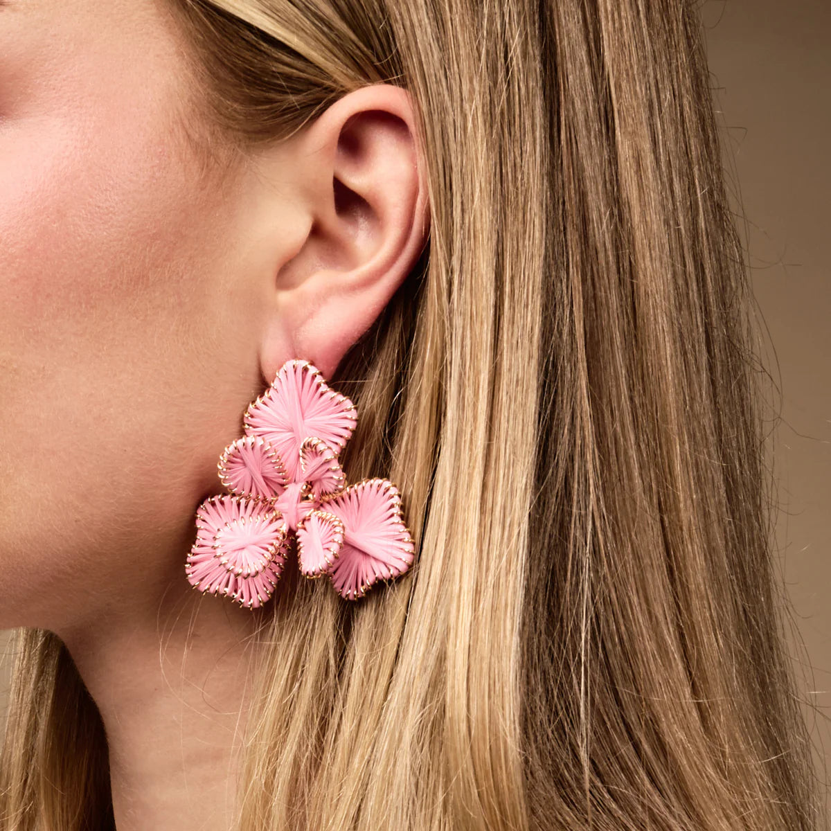 The Darling Effect Main Character Earrings - Pink