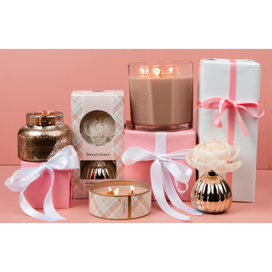 Bridgewater Candle Sweet Grace Holiday 3-Wick Tin featuring a beautifully decorated festive candle tin.