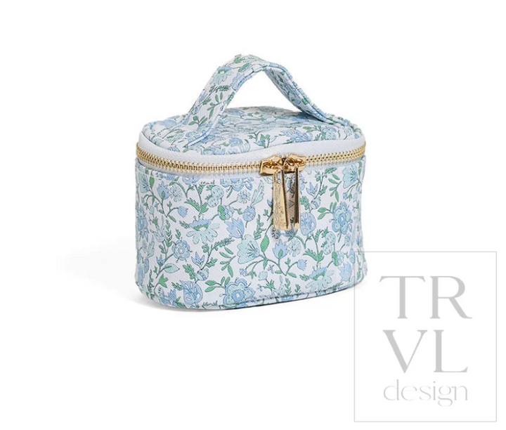 Close-up of the top handle and gold metal zipper on the TRVL Design Hamptons Floral jewel case.