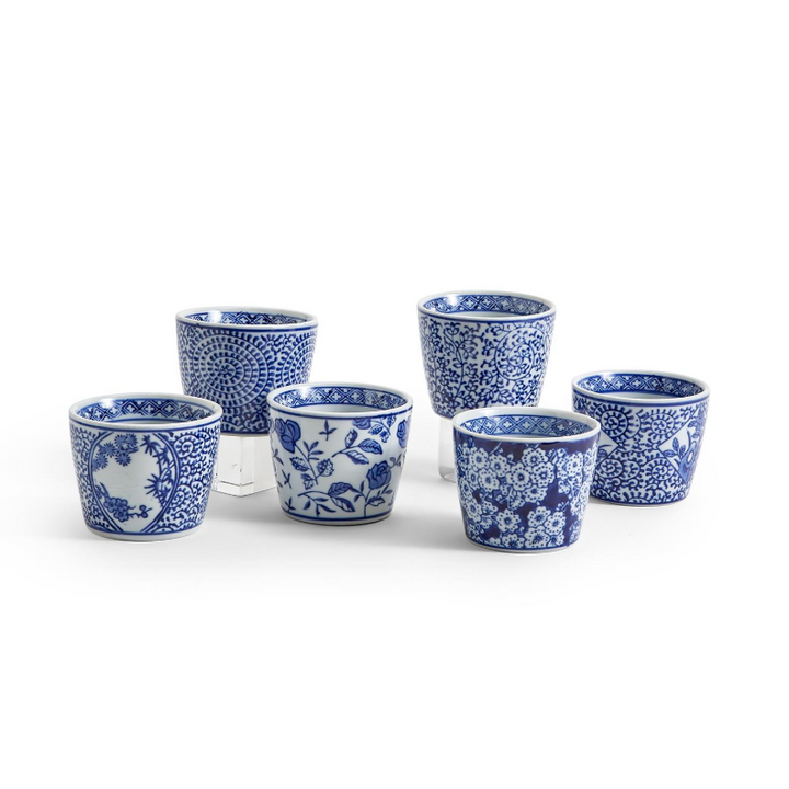 Canton Collection Cachepot in hand-painted blue and white porcelain featuring a classic chinoiserie design.