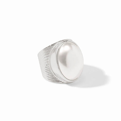Julie Vos Verona Statement Ring in pure silver featuring a large central glass pearl and hand-hammered texture.