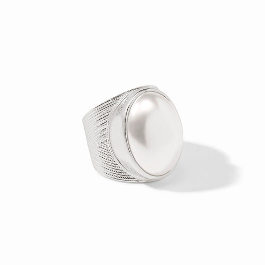 Julie Vos Verona Statement Ring in pure silver featuring a large central glass pearl and hand-hammered texture.