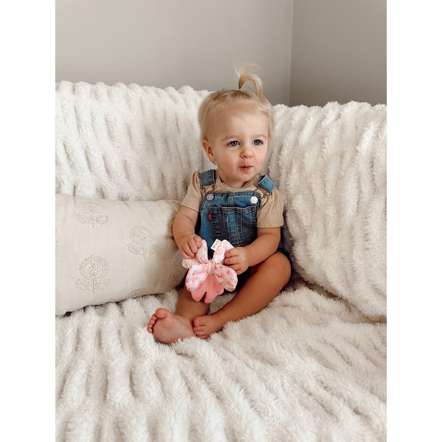 Itzy Ritzy Bow Sweetie Crinkle™ - 2-in-1 Silicone Teether & Plush Activity Toy
