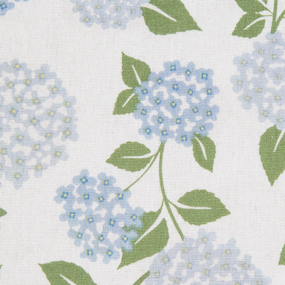 Close-up of the quilted texture and reinforced stitching on the Hydrangea Garden oven mitt, showing the thick padding for heat resistance.

