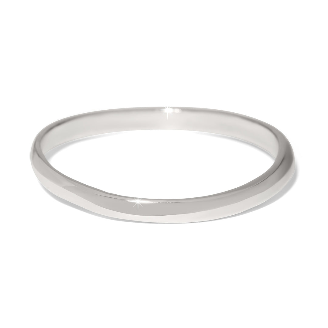 Close-up of the polished silver finish on the Cascade Rio Bangle showing its fluid, liquid-like curves.