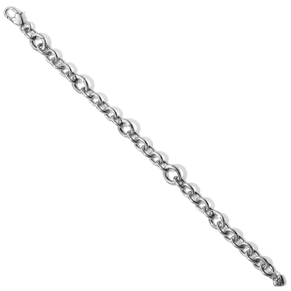 Close-up of the opening links on the Luxe Link bracelet designed for adding amulets.