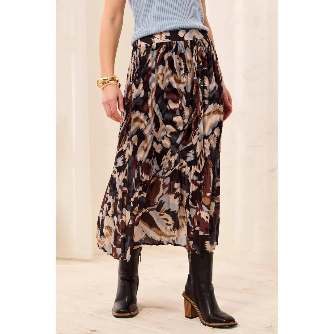 Alternate view of the flowy Tribal steel women&