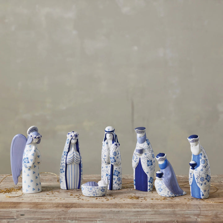 Ceramic Nativity with Floral Pattern, Blue &amp; White, Set of 7